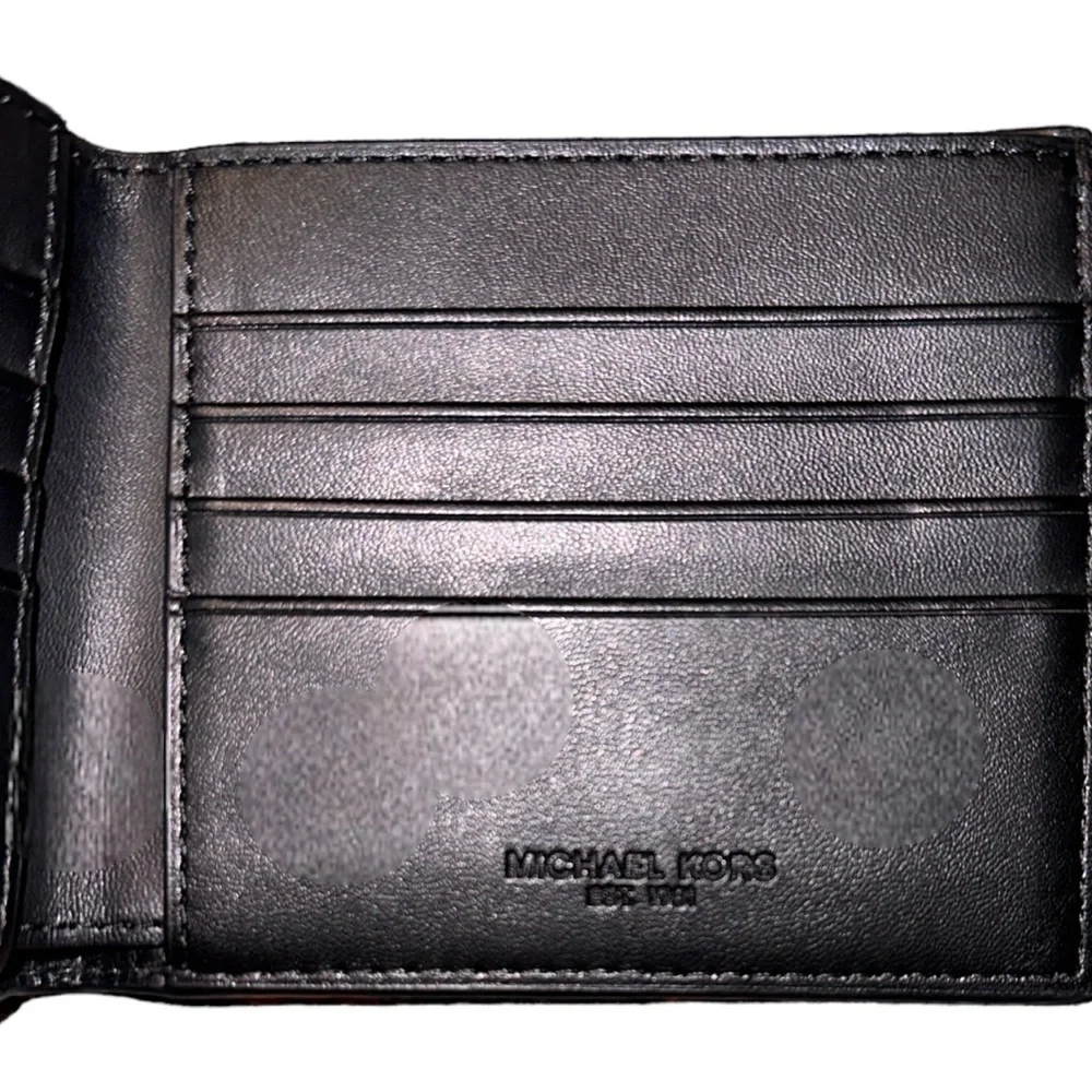 Men’s- Michael Kors- Brown Logo Aspen Wallet- EUC- Retail: $185!